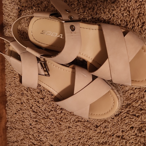 Women's Beige Platform Sandals Size 7.5 - Picture 2 of 13